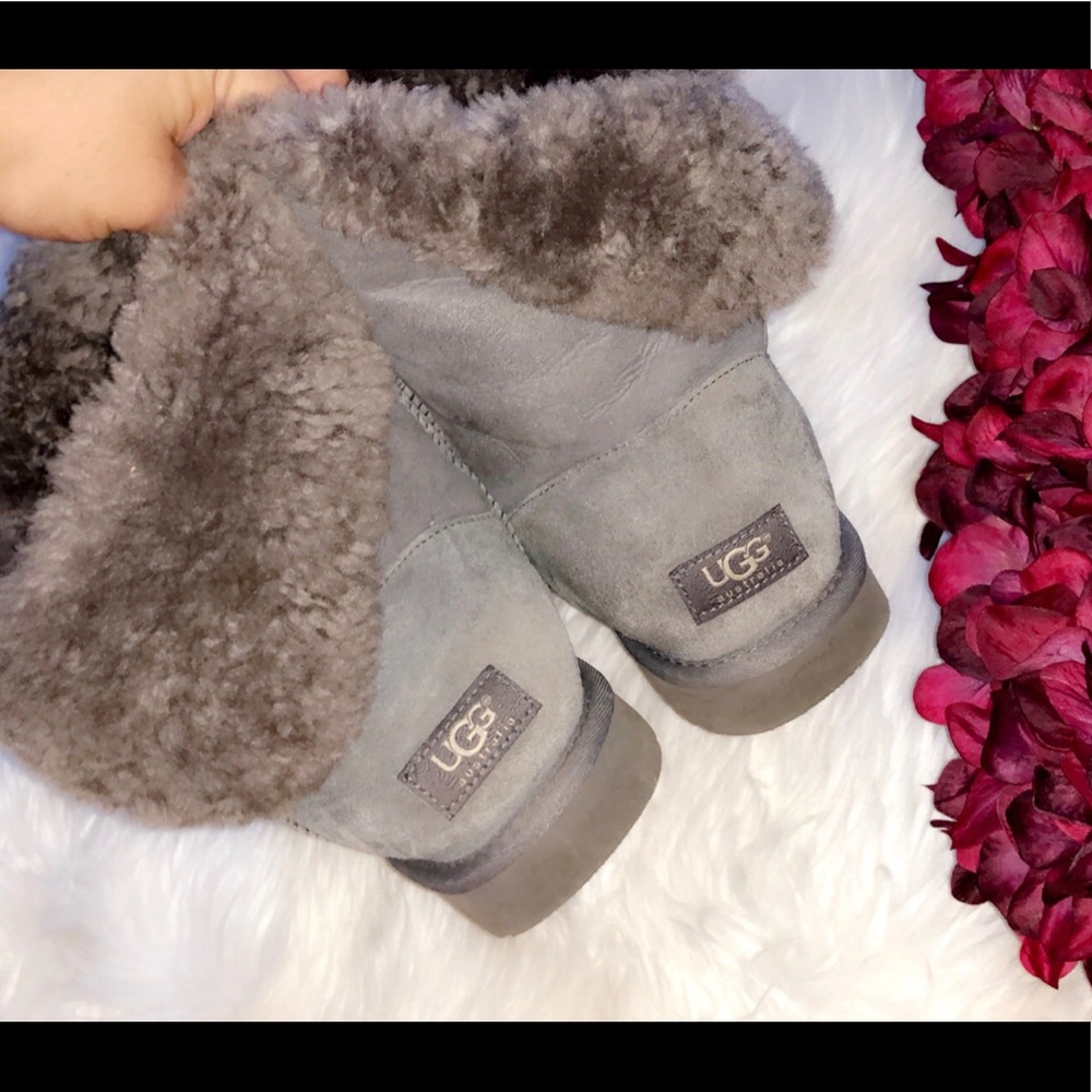Ugg Short Bailey Button Gray Boots - image 6